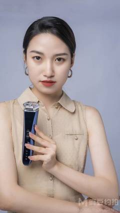 纖手凝香，工坊力作 一枚專業(yè)麻豆的筋膜槍與美容儀拍攝揭秘